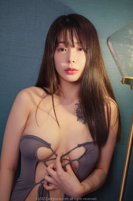 两根紫黑肿胀隔着一层薄膜